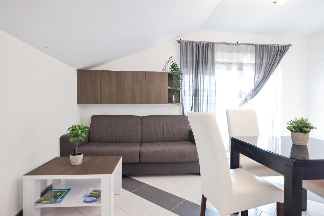 Apartments Nicola With Private Pool Bibinje Bagian luar foto